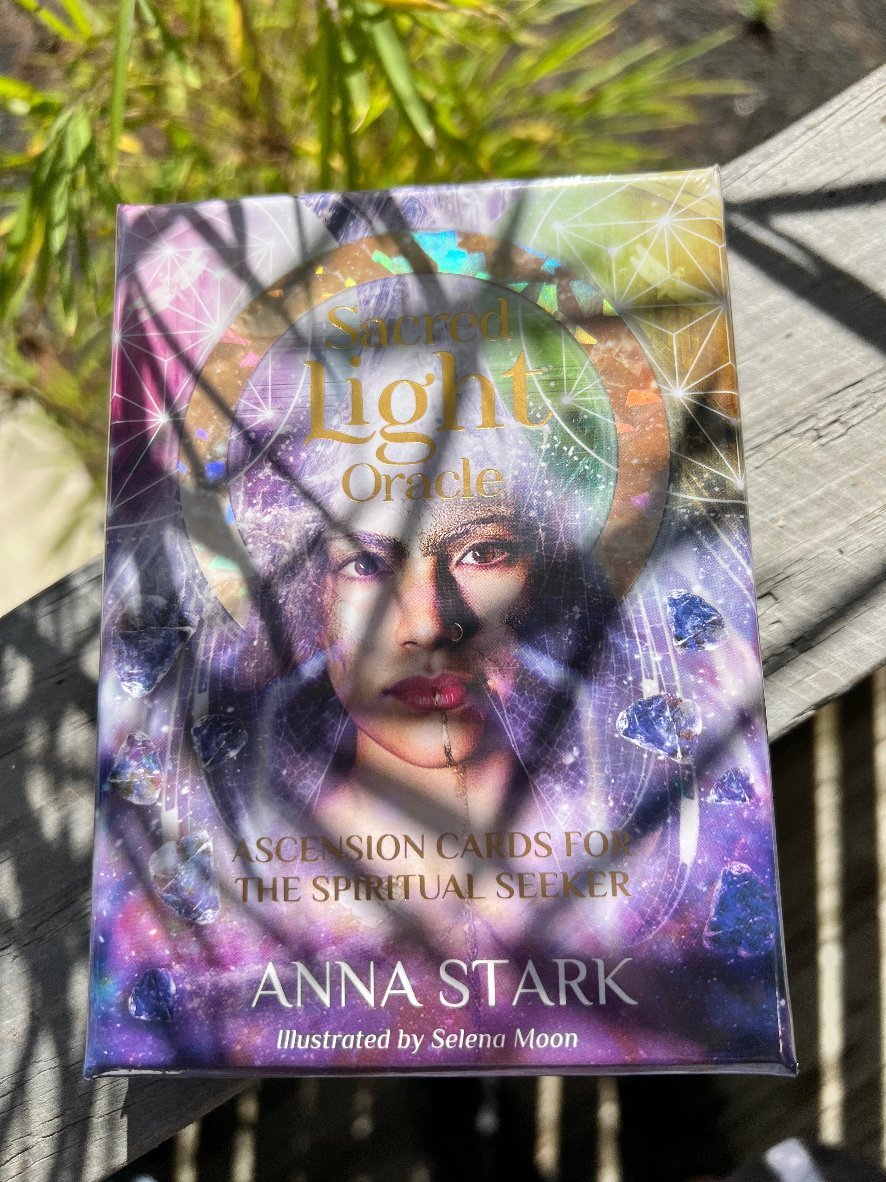 Sacred Light Oracle : Ascension cards for the spiritual seeker by Anna Stark & Selena Moon main image 1