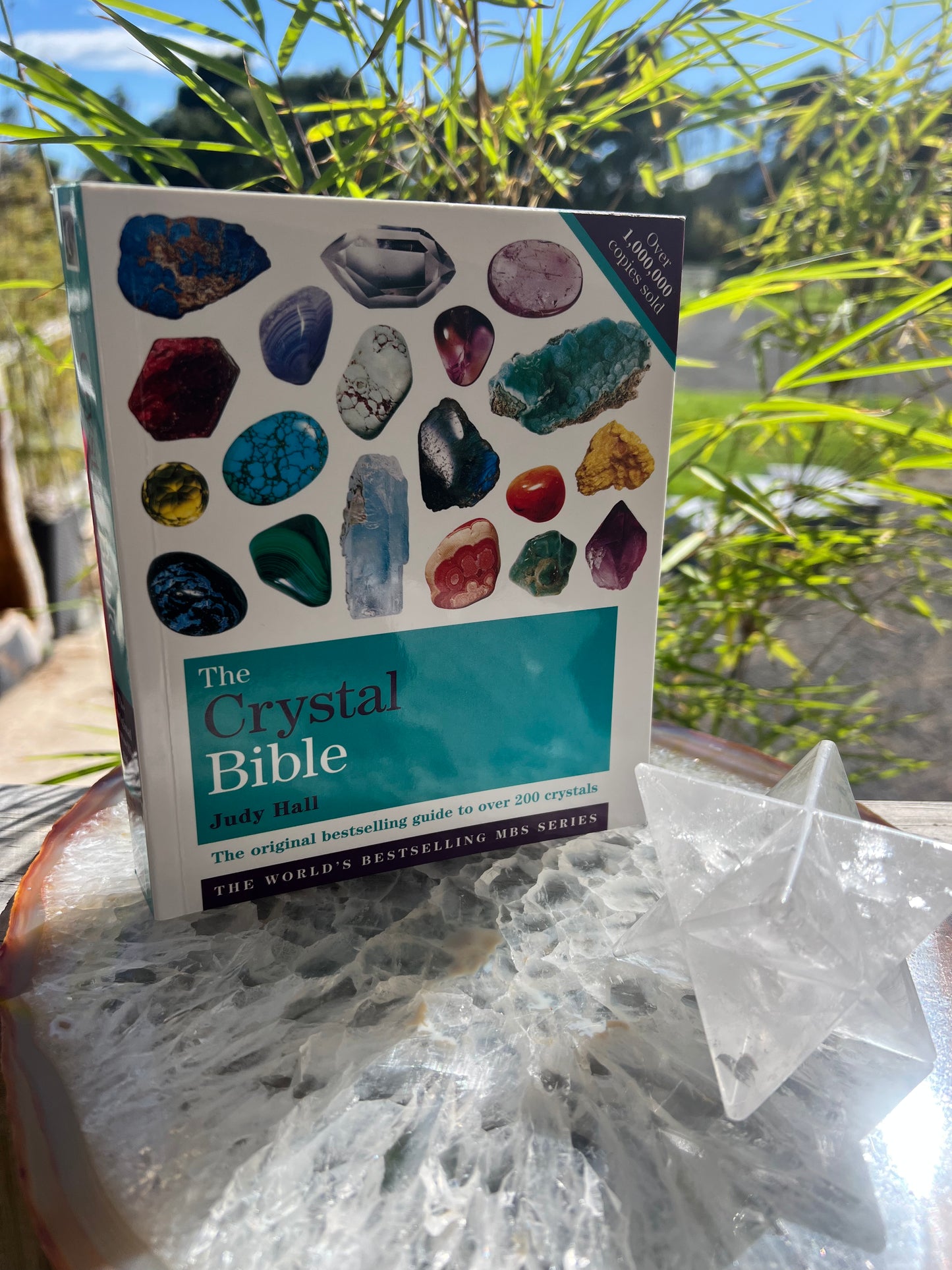 Crystal Bible Vol 1, A Definitive Guide to Crystals, Judy Hall Earth